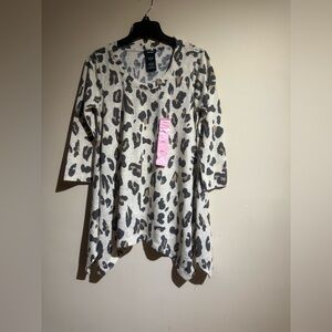 NEW Women’s PREMISE Tunic Shirt Top Tan Brown Leopard Print Size Small